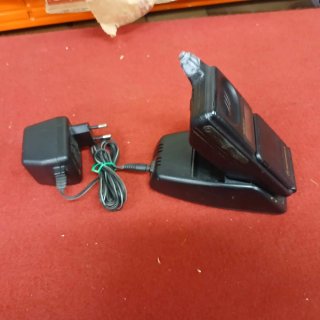 Teléfono antiguo motorola,con cargador.
