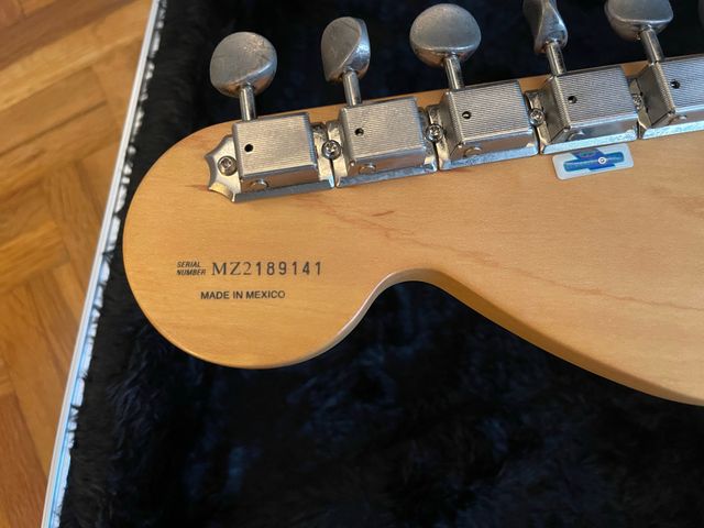 Guitarra Tom DeLonge Signature Stratocaster 2002