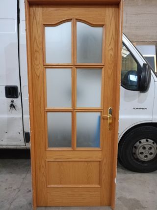 Puerta de roble vidriera