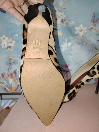 Carolina Herrera  piel de potro.

