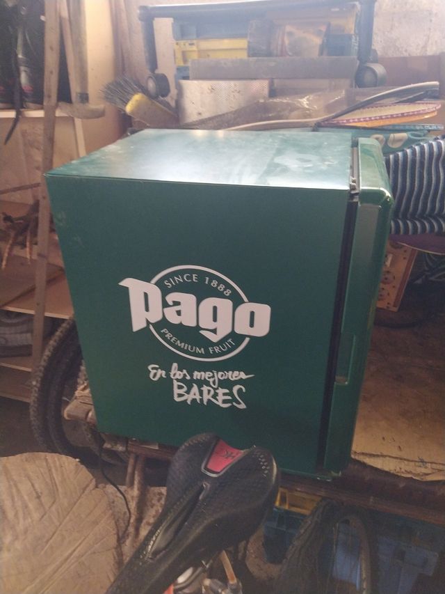 Nevera pequeña con puerta de cristal