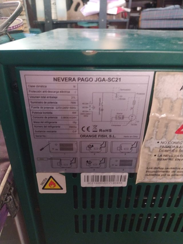 Nevera pequeña con puerta de cristal