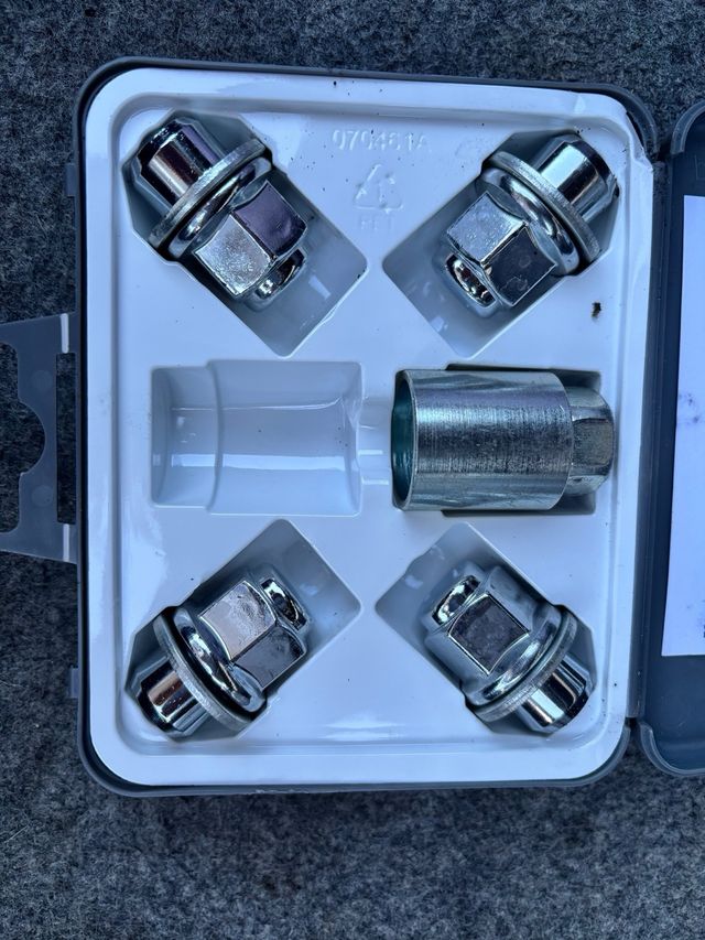 Tornillos antirobo toyota