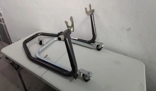 Caballete trasero moto 