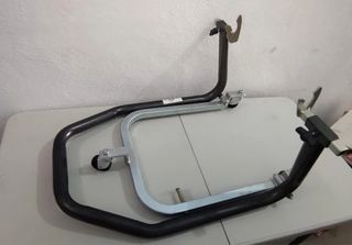 Caballete trasero moto 