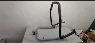 Caballete trasero moto 