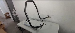 Caballete trasero moto 