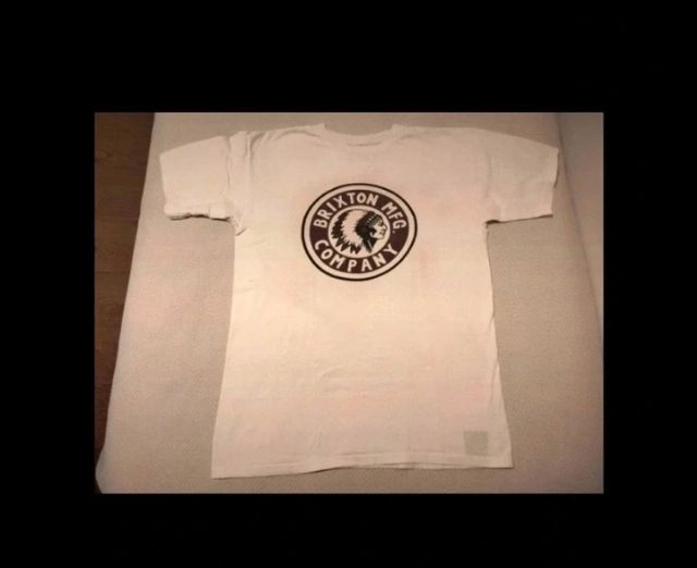 Camiseta blanca de Brixton.