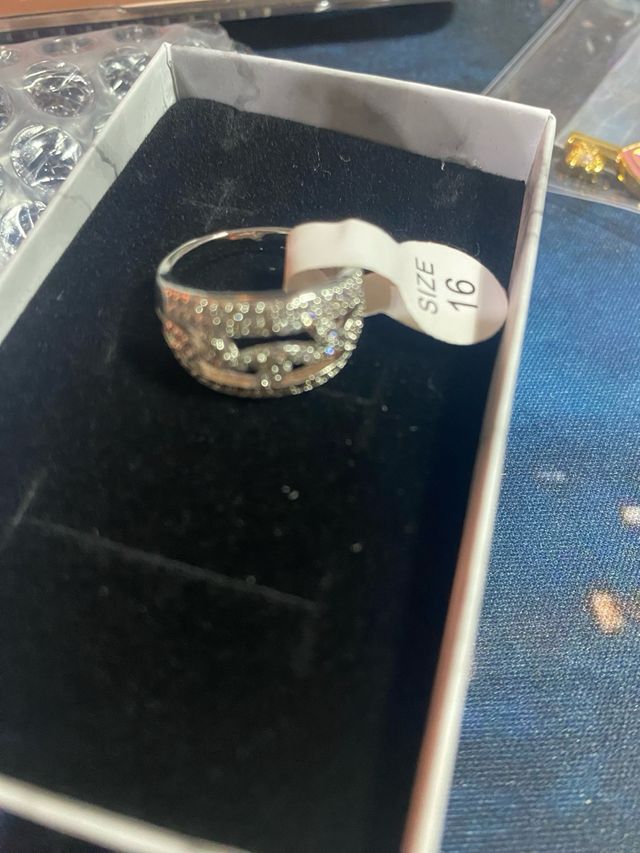 Anillo acero con circonita