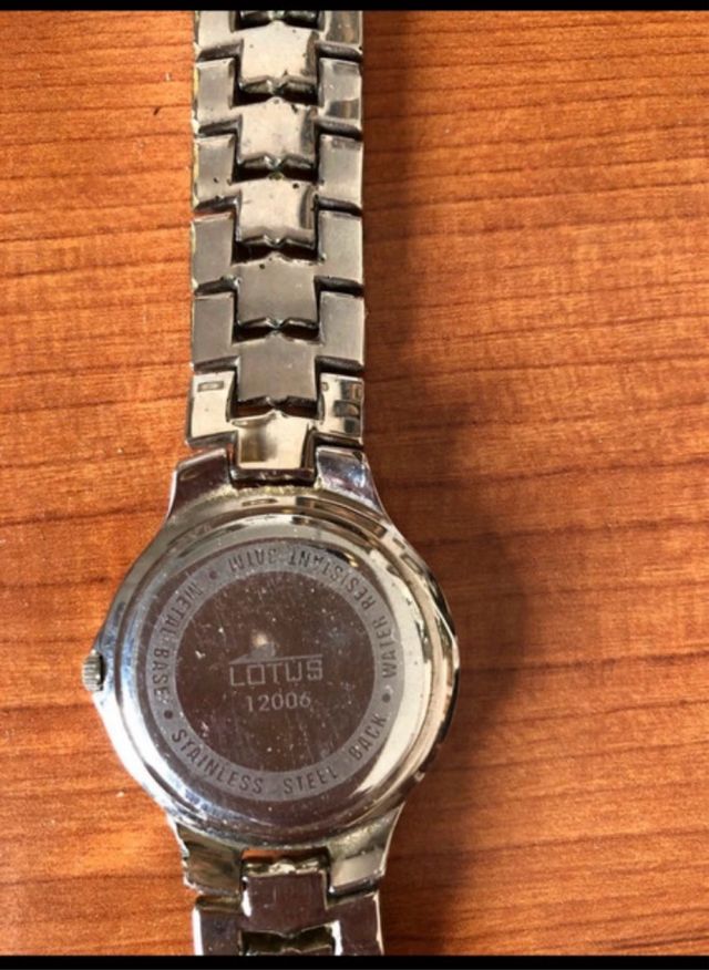 Reloj Lotus