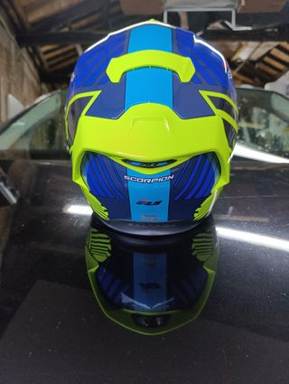 Casco scorpion R1