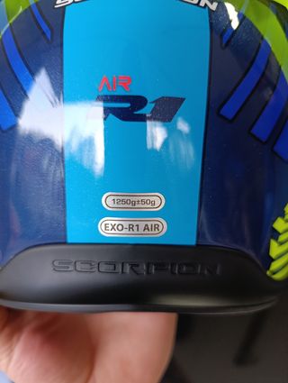 Casco scorpion R1