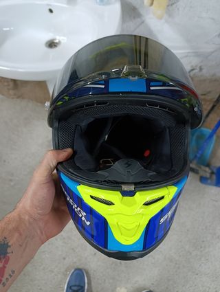 Casco scorpion R1