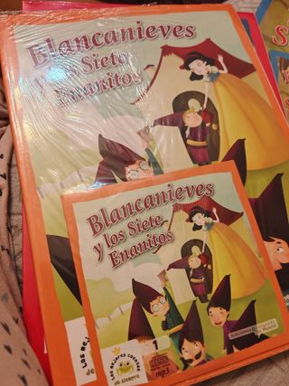 3 libros con disco, sin estrenar.