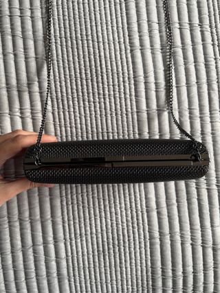 Bolso clutch Parfois negro metálico