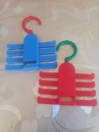 4 corbatas y 2 corbateros 