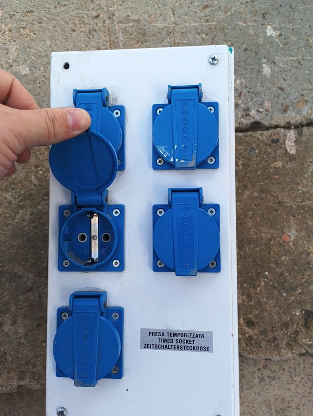 Cuadro de proteccion con enchufes