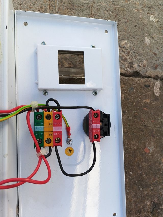 Cuadro de proteccion con enchufes