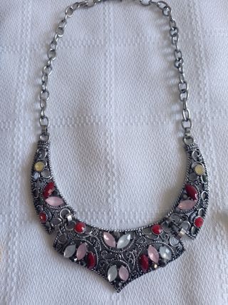 Lote de gargantillas y colgantes.