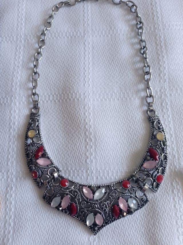 Lote de gargantillas y colgantes.