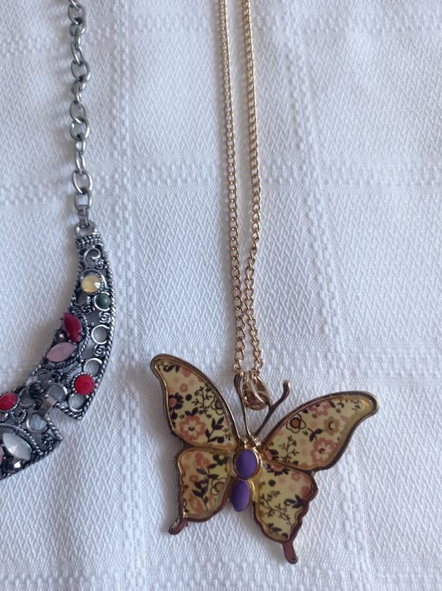 Lote de gargantillas y colgantes.