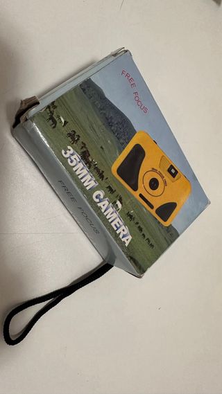 Fotocamera 35mm analogica nuova con scatola