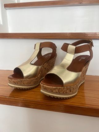 Zapatos de piel autentica.
