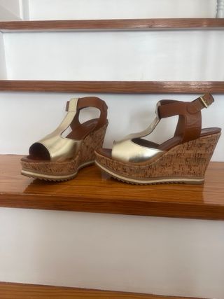 Zapatos de piel autentica.