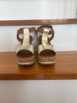 Zapatos de piel autentica.