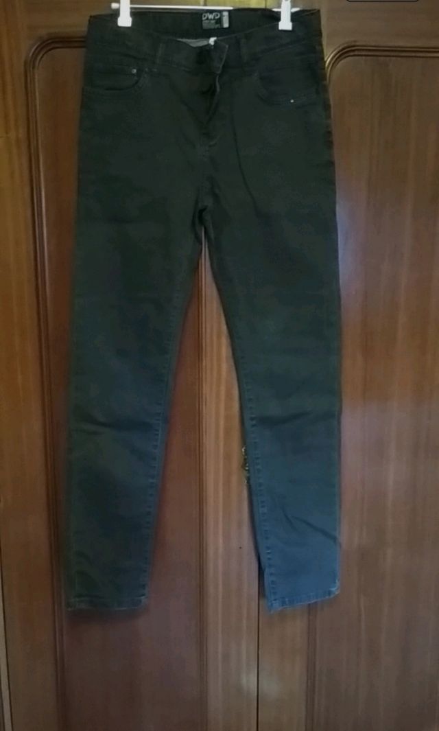 Pantalón ajustado negro