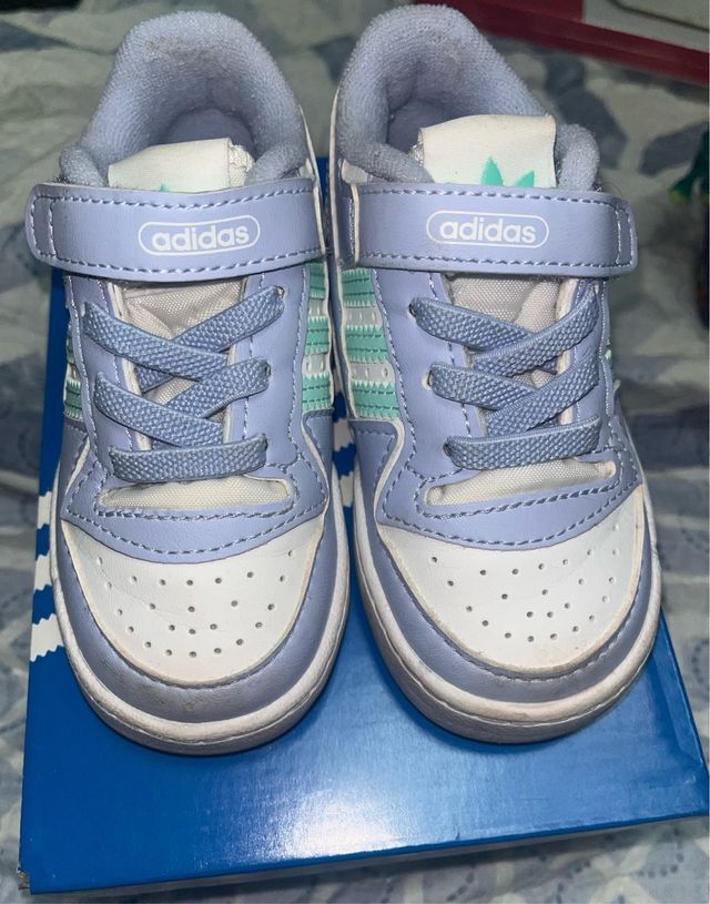 ADIDAS NUEVAS niño o niña. Talla 22 