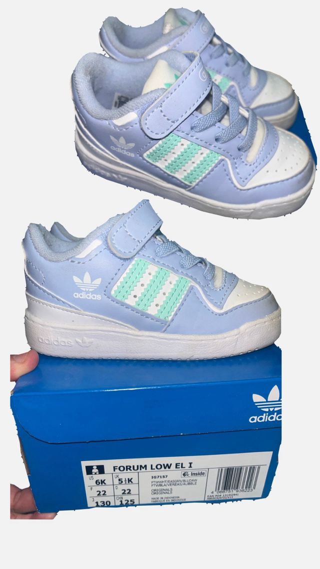 ADIDAS NUEVAS niño o niña. Talla 22 
