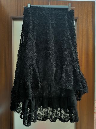 Falda negra dos alturas.Bonita tela. Nueva.