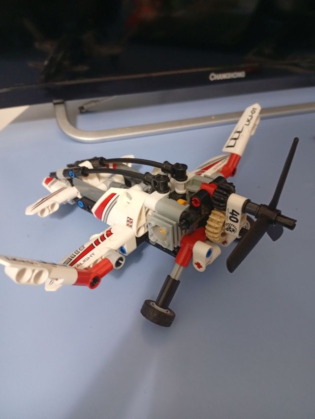 Lego Technic elicottero 42057