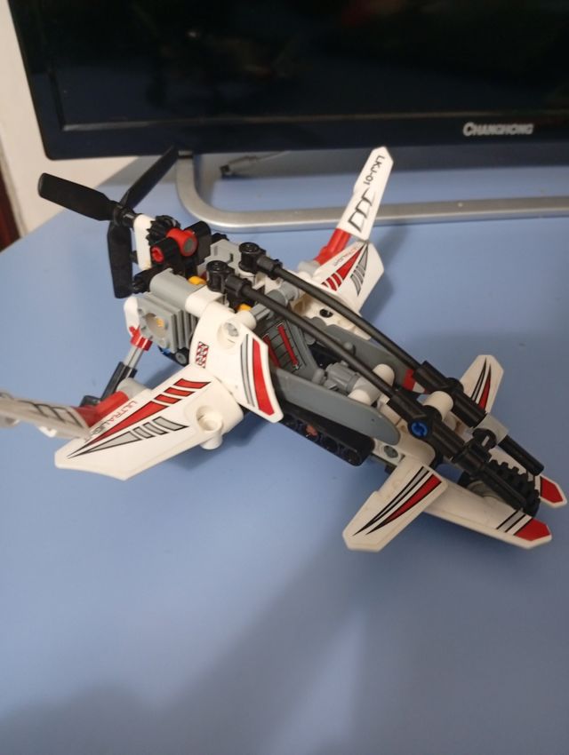 Lego Technic elicottero 42057