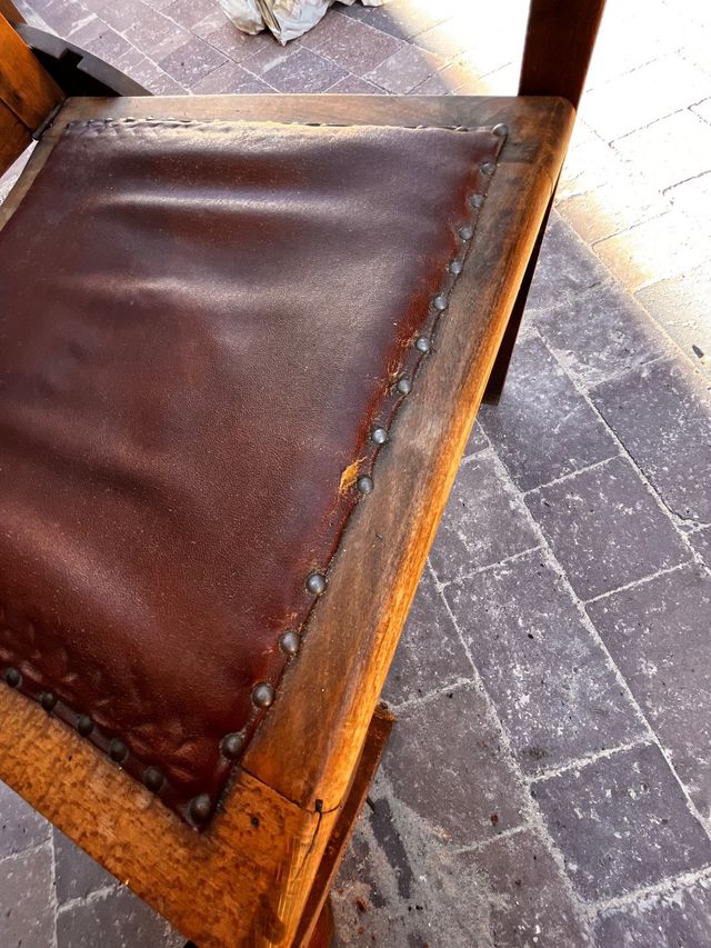 Conjunto un banco y dos sillas antiguas