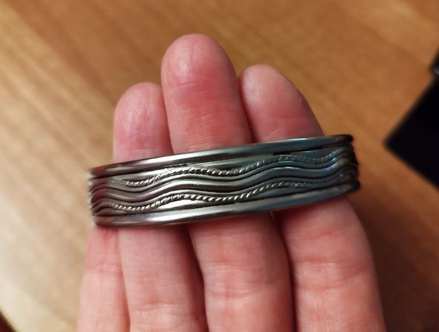 Pulsera abierta ajustable