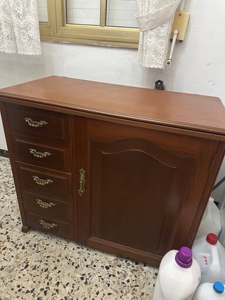 Máquina de coser con mesa para restaurar