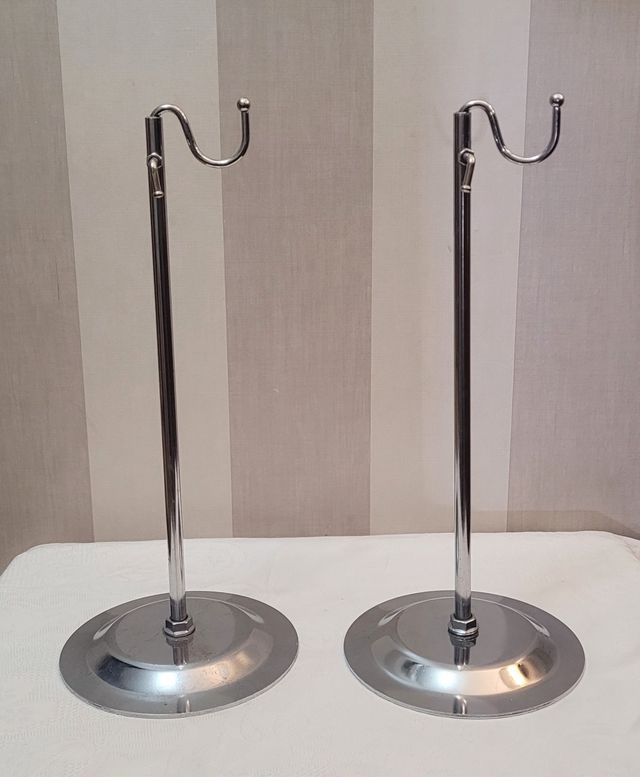 EXPOSITORES ESCAPARATE DE ACERO