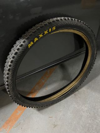 Pneu maxxis 2.50 27.5 com mousse