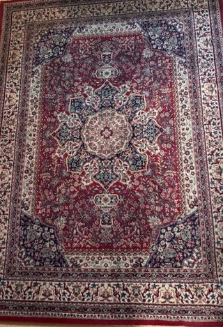 Bonita alfombra a 20 euros  tamaño 160+120