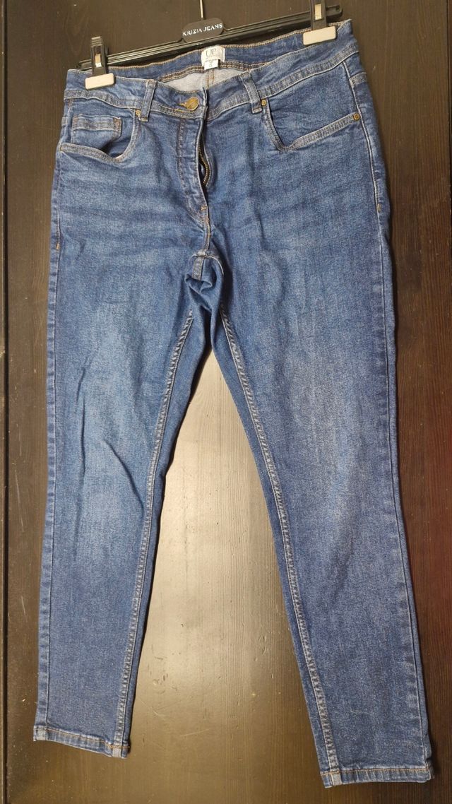 Pantaloni jeans