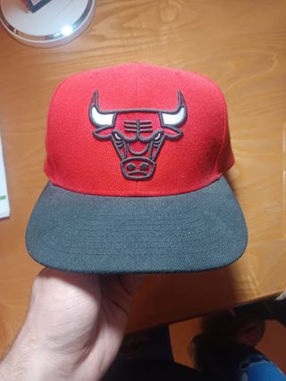 Gorra roja de los Bulls