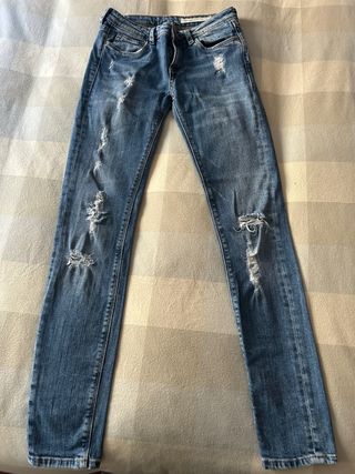 Pantalon vaquero Zara