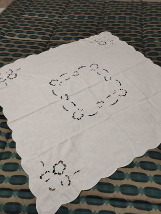 Tovaglietta da tè ricamata