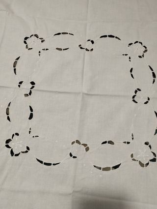 Tovaglietta da tè ricamata