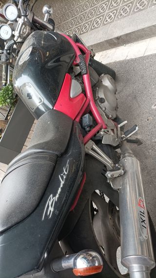 Se vende Suzuki Bandit 400 cc de 16 válvulas