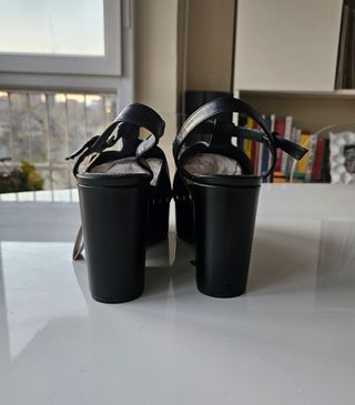 Sandalias negras piel UTERQÜE
