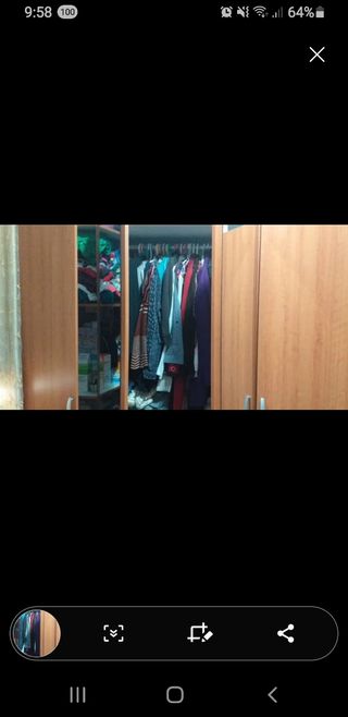 Armario de madera de pino