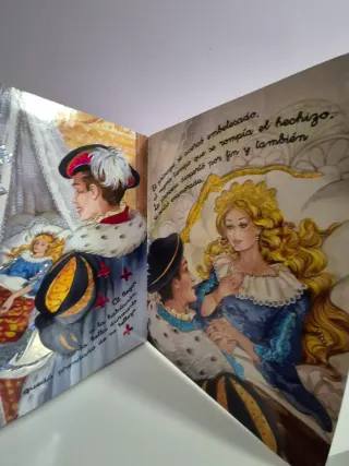 La Bella durmiente (Cuentos rosas brillantes/ Sparkling Roses Tales) (Spanish Edition)